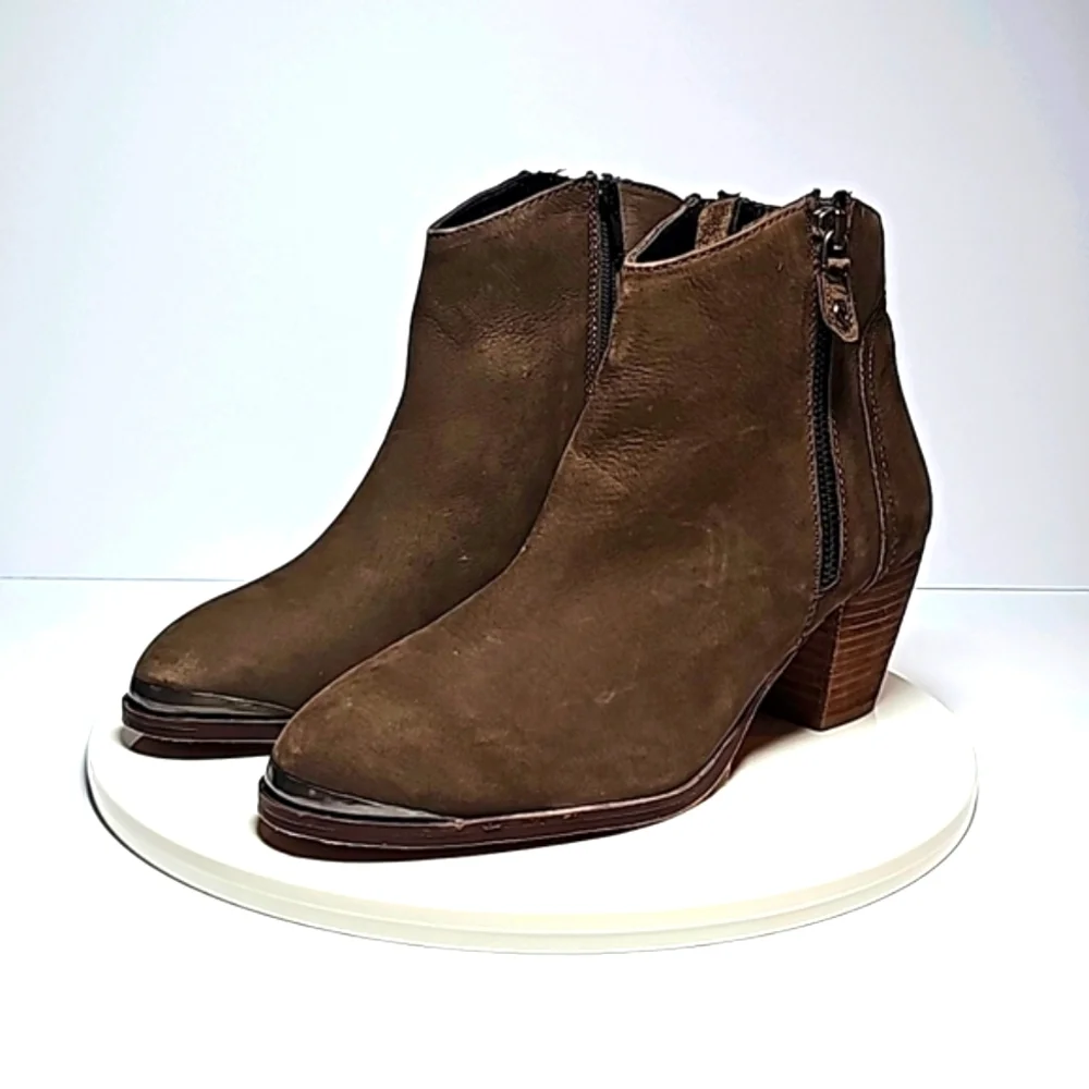 Diba True Swing Brown Leather Ankle Boots Side Zip Block Heel 8.5 NWOT Western